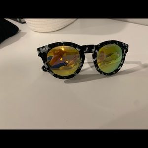 diff sunglasses. black patterned frame.